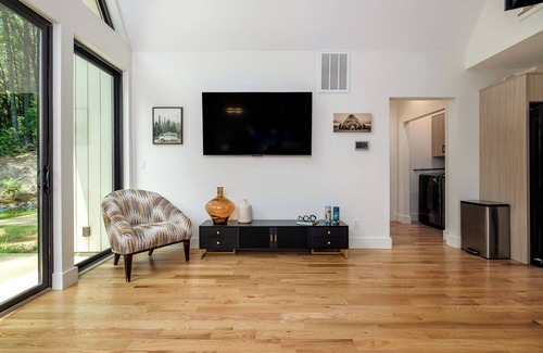 Balsam Grove Casa | The Bungalow at Valley Bear Farms