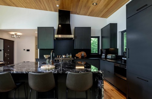 Balsam Grove Casa | Luxury Home - The Retreat House