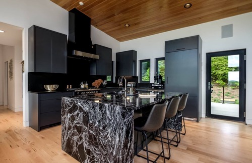 Balsam Grove Casa | Luxury Home - The Retreat House