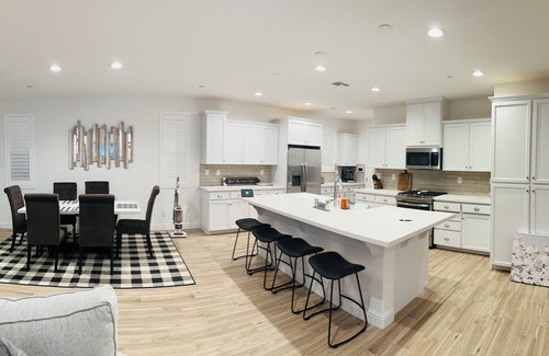 Rancho Cordova Casa | Luxury home. This home is located in a good neighborhood of Sacramento area.