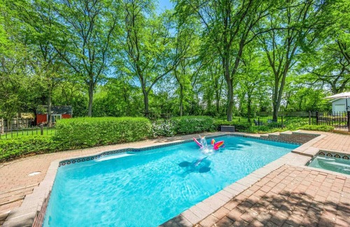 Fox Valley Casa | Designer Home: Heated Pool (open til 10/31) Hot Tub, 4 Kings, Near Chicago