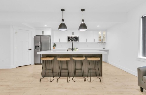 South Jordan Casa | Luxury home w/heated swimming pool 15 min from mountains.