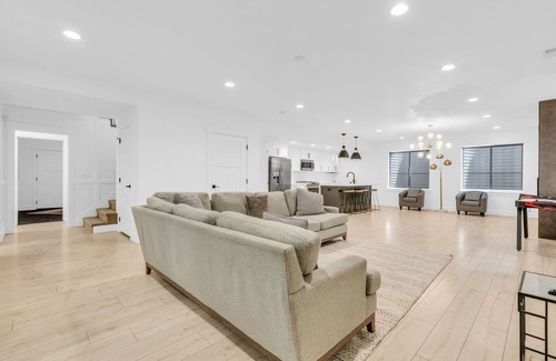 South Jordan Casa | Luxury home w/heated swimming pool 15 min from mountains.