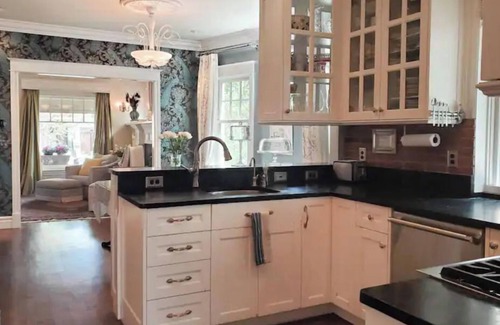 Washington Park West Casa | Luxury Home w Office, Gourmet Kitchen, Yoga Studio, & Beautiful Outdoor Spaces