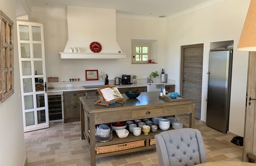 Bonnieux Villa | Maison Chloé, corazón del Luberon, vistas impresionantes, servicios de lujo