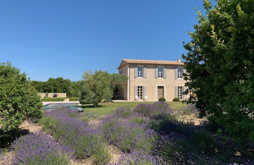 Bonnieux Villa | Maison Chloé, corazón del Luberon, vistas impresionantes, servicios de lujo
