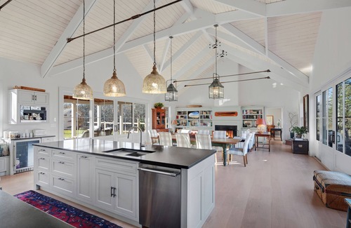 West Tisbury Casa | Luxury home with pool in tranquil West Tisbury setting