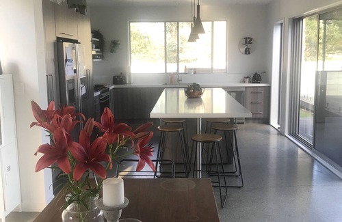 Whangamata Casa | Luxury Home with pool/spa; close to beach/ 4 bedroom/ 2 bath. On golf course.