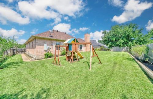 Edelweiss Casa | Luxury Home with Gourmet Kitchen - 3 Miles to A&M, Sleeps 14