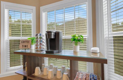 Edelweiss Casa | Luxury Home with Gourmet Kitchen - 3 Miles to A&M, Sleeps 14