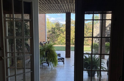Pinnacle Casa | Luxury home within eyeshot of the infamous Pilot Mtn.