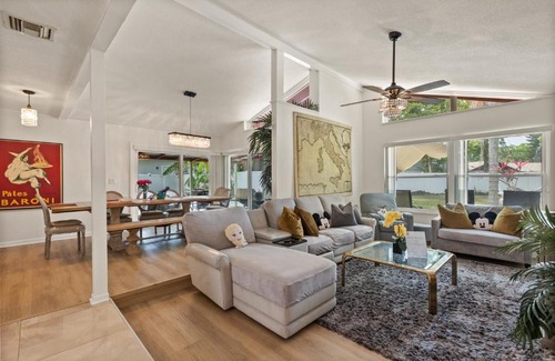 Kissimmee Casa | Luxury Home, Workspace, Movie Room and BBQ