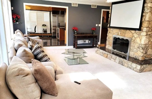 Pomona Casa | Luxury Home + XL Pool near NYC/Harriman State Park