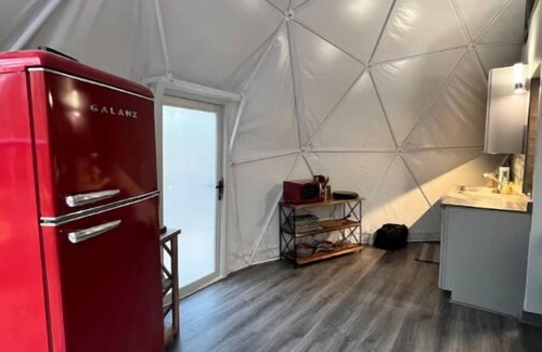 Snellville Casa | Luxury Honey Dome Treehouse with private Hot Tub
