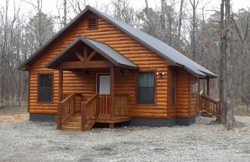 Broken Bow Cabina | Luxury Honeymoon Cabin Bear Bots, bañera de hidromasaje, hamaca, wifi, chimenea interior