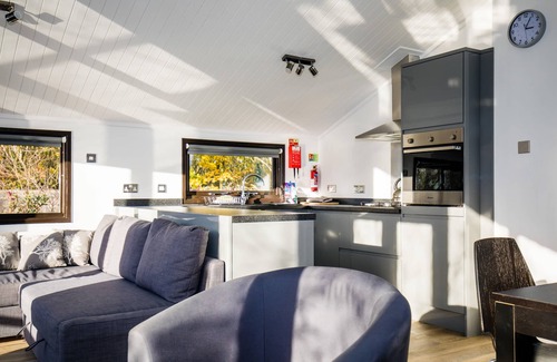 Dilton Marsh Chalet De Esquí | Luxury Hot Tub Lakeside Lodge CARRION Near Longleat