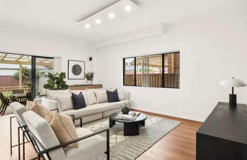 Lidcombe Casa | Luxury house hotel Lidcombe Sydeny Australia