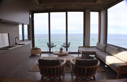 George Casa | Luxury house in Herolds Bay. Stunning ocean views. Hiking, cycling and golf.