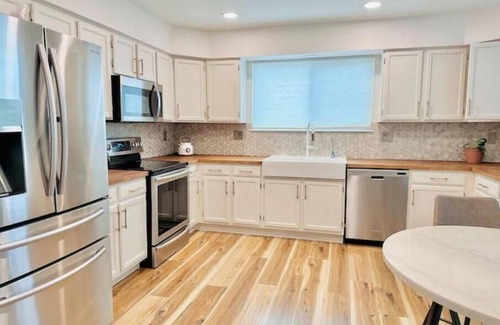 Thornton Casa | Luxury House near Denver, Rain Shower, Jet tub, Heated floors, Private Stay.
