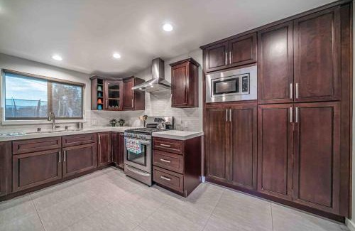 Valley Glen Casa | Luxury house pool & Spa 10 mins from Hollywood & Universal Studios