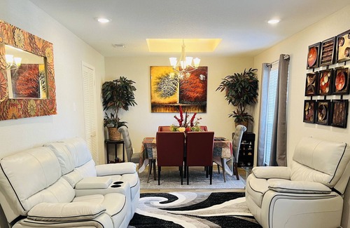 Sharpstown Casa | Luxury House w/ 3 Bdrs & Big Party Room in Houston Bellaire