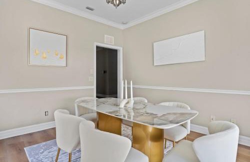 Gillespie Park Casa | Luxury House Walking Distance to Ocean - Sleeps 12