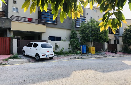 Bahria Town Casa | Luxury house with 4 bedrooms and free parking