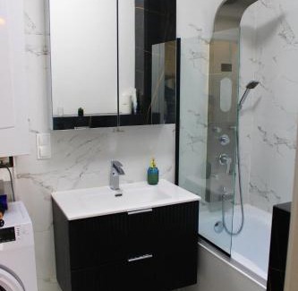 Raszyn Apartamento | Luxury House with Garden near Chopin Airport