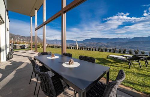Caldaro Sulla Strada del Vino Apartamento | Luxury house with panoramic view & hot tub
