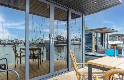 Volendam Alquiler De Eote | Casa flotante de lujo en el puerto deportivo de Volendam