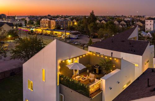 Washington Ave./ Memorial Park Casa | Luxury Houston Home, Spacious & Walkable Location