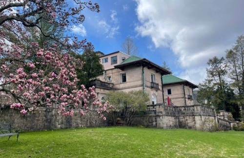Upper Nyack Apartamento | Luxury Hudson River Retreat- quaint town, nature & NYC nearby.