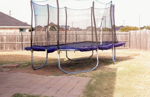 Wichita Falls Casa | Luxury huge 4br home, 2king, 1queen, triple bunk bed, 4TV with fence playground❣️