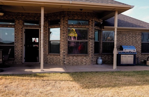 Wichita Falls Casa | Luxury huge 4br home, 2king, 1queen, triple bunk bed, 4TV with fence playground❣️