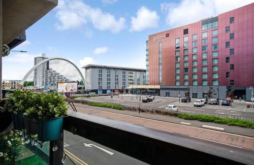 Glasgow Westend Apartamento | Luxury Huge Modern Open Plan 2Bedroom Flat - Free Private Parking & Balcony located at the OVO Hydro and SEC Centre