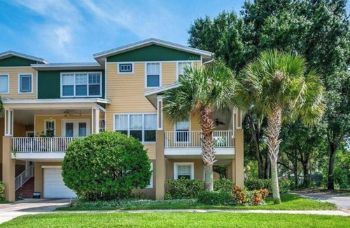 Courier City - Oscawana Casa | Hyde Park Luxury Townhome-PASEO A RESTAURANTES / BARES