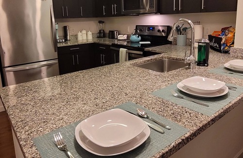 Malden Apartamento | Luxury immaculate 2BR 2BA Entire Apartment, Located between Boston and Salem.