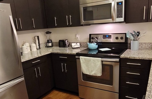 Malden Apartamento | Luxury immaculate 2BR 2BA Entire Apartment, Located between Boston and Salem.