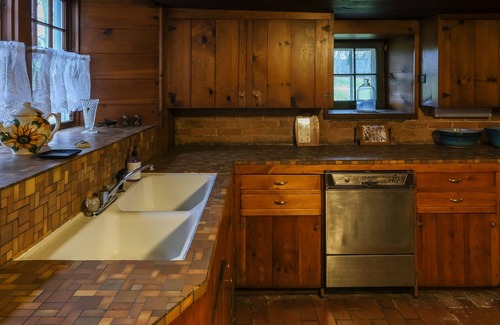 Clarence Casa | Luxury in a Historic Landmark-great restaurants within walking distance!