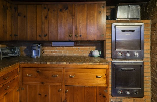 Clarence Casa | Luxury in a Historic Landmark-great restaurants within walking distance!