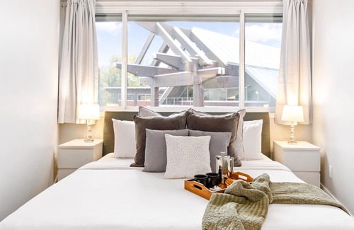 Village North Condominio | Luxury in prime location! Whistler Central w/Mountain View 2 Min to Gondola.