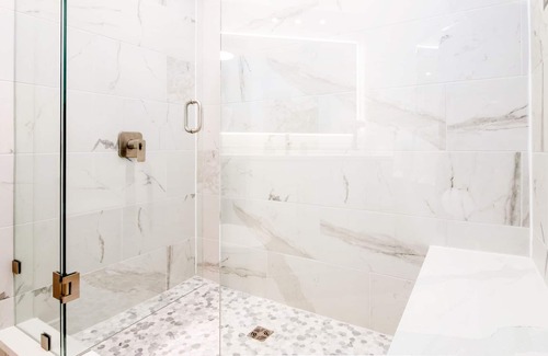 Village North Condominio | Luxury in prime location! Whistler Central w/Mountain View 2 Min to Gondola.