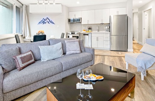 Village North Condominio | Luxury in prime location! Whistler Central w/Mountain View 2 Min to Gondola.