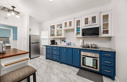 Alexandria Casa | Luxury in the Park, King Beds, Washer & Dryer