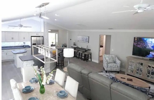 Wildwood Casa | Luxury in the Villages 2 King beds GREAT Location