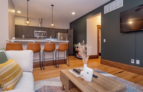Central Business District Apartamento | Luxury Industrial Loft The Heart of Downtown