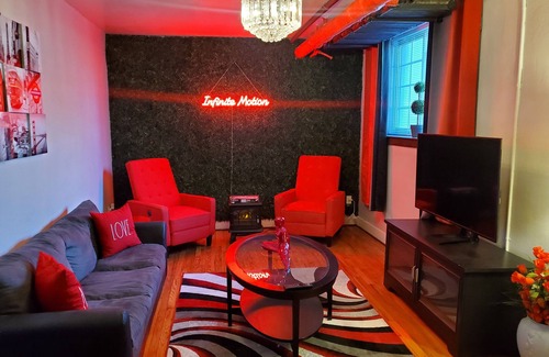 Detroit Apartamento | Luxury infinite Motion unit located in New Center Area Historic District!