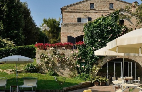 Rupoli Villa | Lujo le rodea en este elegante del siglo XVIII Holiday Villa