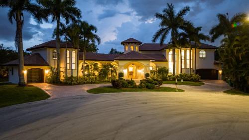 Plantation Casa | Luxury Italian Type Villa 7k SQ FT Heated Pool
