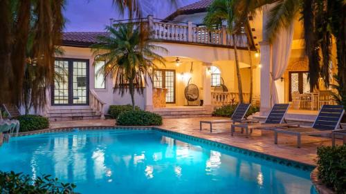 Plantation Casa | Luxury Italian Type Villa 7k SQ FT Heated Pool